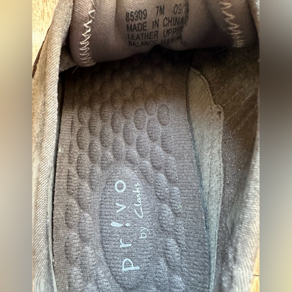 Privo by Clarks Suede slip on shoes size 7M - Picture 2 of 4